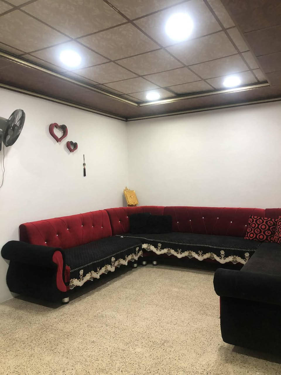 دار للبيع حي صدام المدخل الاولى 

المساحة 200 متر واجهة 10 متر 

طابق واحد 

هول استقبال مطبخ صحيات غرفتين نوم كراج مناور 

محدث كامل الدار 2020 

السعر - تلكرام https://t.me/AlomranW

للاستفسار اكثر مراجعة مكتب العمران سايدين السكر

***********
***********
