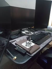 عندي 3 شاشات بمواصفات راقية للبيع بأسرع وقت. الشاشات أخو الجديد، استخد...