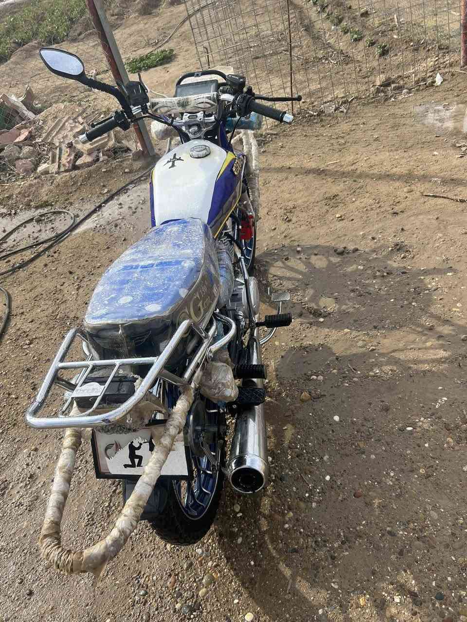 السلام عليكم دراجه لبيع موديل ٢٤ دراجه كامل مكمله محرك شرط ما ممحطوط عليه سبانه السعر ٦٧٥ وبيه مجال لشراي مكاني قضاء الدور الشراي يتصل *********** أو  يتفضل خاص ويدلل.
