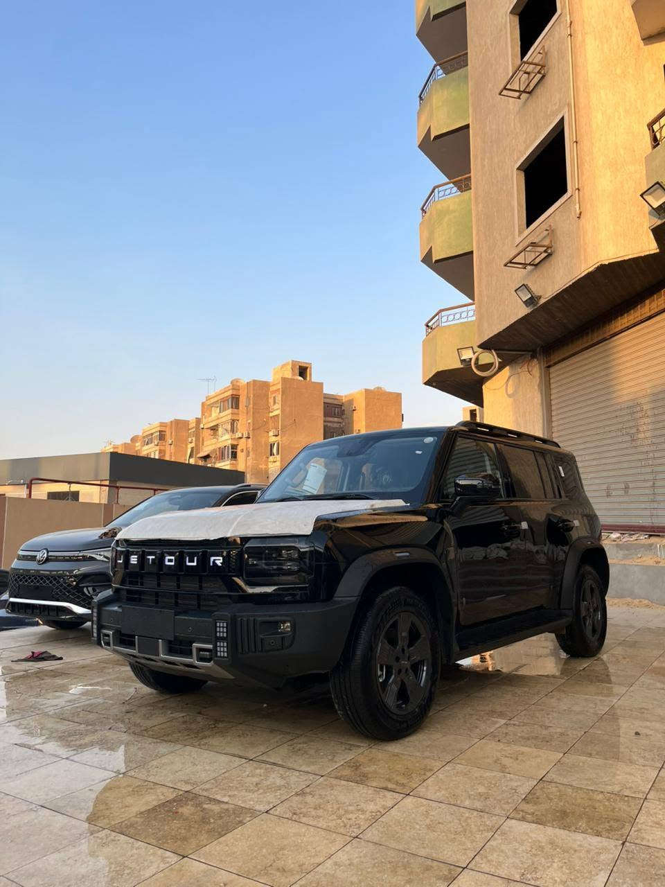 * جيتور T2 2026

- *المحرك:* 1.5 لتر تربو، 184 حصان
- *المنشأ:* صيني
- *الضمان:* 6 سنوات أو 150,000 كم

التجهيزات الداخلية:
1. فرش جلد كامل
2. 2 كرسي كهرباء
3. مبردات کراسی
4. زجاج فاميه
5. هاند رست خلفي
6. طارة مالتي فانكشن
7. بلوتوث
8. شاشة تاتش 12 بوصة
9. تكييف تاتش
10. عدادت دیجتال
11. بصمة داخلية

التجهيزات الخارجية:
1. جنوط اسبور مقاس 18
2. كاميرا 360
3. فتحة سقف بانوراما
4. بصمة خارجية
5. ليدات امامية وخلفية

أنظمة الأمان:
1. 4 ايرباج
2. النقطة العمياء
3. سنسور بارك امامى
4. سنسور بارك خلفى
5. ABS / EBD
6. فرامل يد تاتش
7. مانع انحدار
8. مانع انزلاق

وسائل الترفيه:
1. مثبت سرعه
2. APPLE CAR PLAY
3. ANDROID AUTO
مدينه نصر 

رقم للتواصل 
010 94784991


**إذا كنت صاحب هذا الإعلان وتريد حذفه لأي سبب، رجاءا أرسل رسالة إلى الدعم الفني**