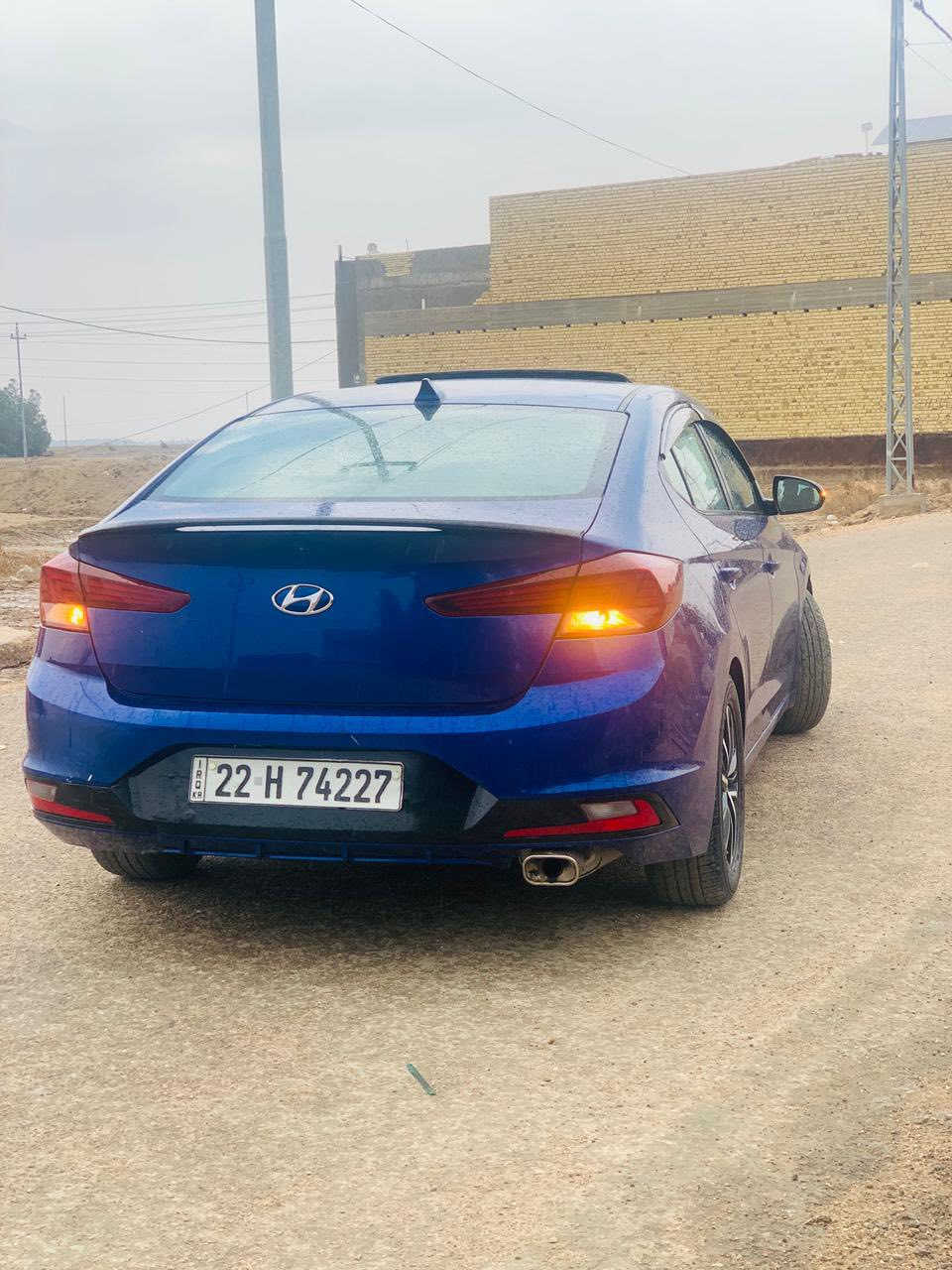 السلام عليكم للبيع النترا سبورت 2020فول مواصفات 1/1
السياره جاهزه كير ومحرك كفاله وحداديه جديده تخم تاير جديد ماناقصها برغي وارد امريكي بيها 3قطع صبغ
السعر 118وبيها مجال للشراي  صور الحادث بل منشور
بدون ايرباك بدون دواخل 
اللاستفسار ***********
مواصفات 
شاشه تحم استيرن جهتين 
شفتات بل ستيرن 
بصمه  +بصمات ابواب 
كزوز رياضي 
كشنات جلد تدفه تبريد 
وباقي المواصفات معروفه
