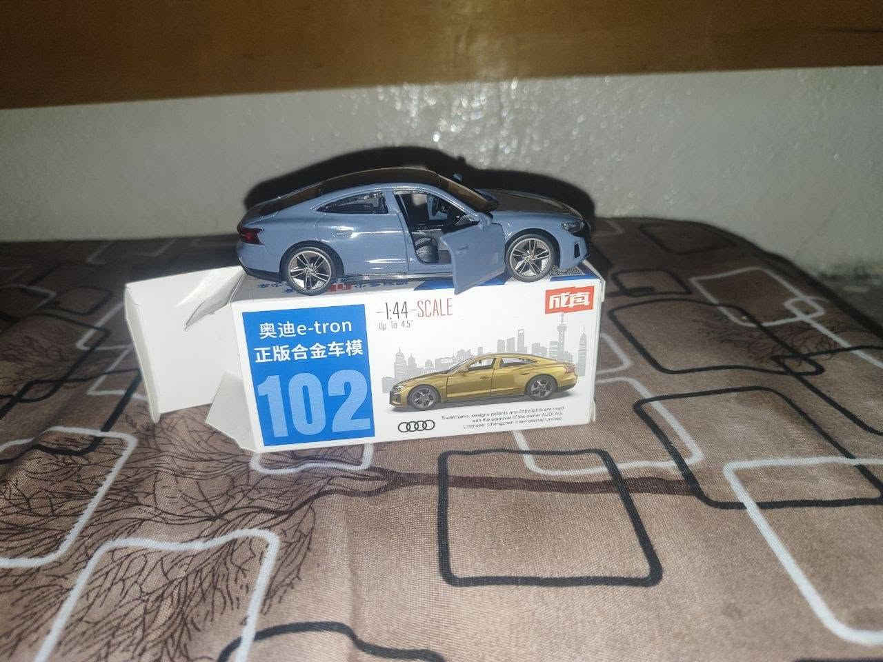 مجسم  لسيارة الشهيرة جداً من شركة أودي (Audi) الألمانية.الفئة الرياضية العليا RS e-tron GT. هيكل حديد
السعر 10 اول تم


**إذا كنت صاحب هذا الإعلان وتريد حذفه لأي سبب، رجاءا أرسل رسالة إلى الدعم الفني**