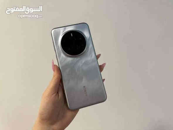 هونر ماجك 7 بور ذاكرة 512 عشوائية 12+12 معالج سنابدراكن 8 اليت شحن 100 واط شحن لاسلكس 50 واط مقاوم للمياه والغبار بمعيارية 68 شاشة مقاومة للكسر السعر 925 الف *********** المكان البصرة الجهاز بحال الوكالة مع حافظة اضافية
