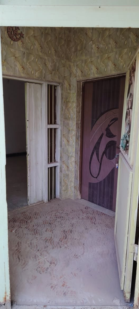 ياالله 
اقره المنشور  وشوف الصور 
يلا تتصل وبالخدمة
بيت بالفلاحية طابقين يقع ع 3 شوارع
صب مسلح وطابق الثاني عكادة نضيفه كلش
مساحته 140 بالسند واقع حال 185
مكانه خلف سيد ابراهيم ابو الانترنيت مقابل مدينه الاحلام مسافه 50 متر ع الشارع الرئيسي قرب صيدلية عالم الدواء
خدمات كاملة من كل النواحي 
البيت سيراميك كامل وشتاكير السطح
بس  متروك صارله فترة  يرادله ترتيب 
عارضه 115 بي مجال 
*********** وتساب+اتصال
