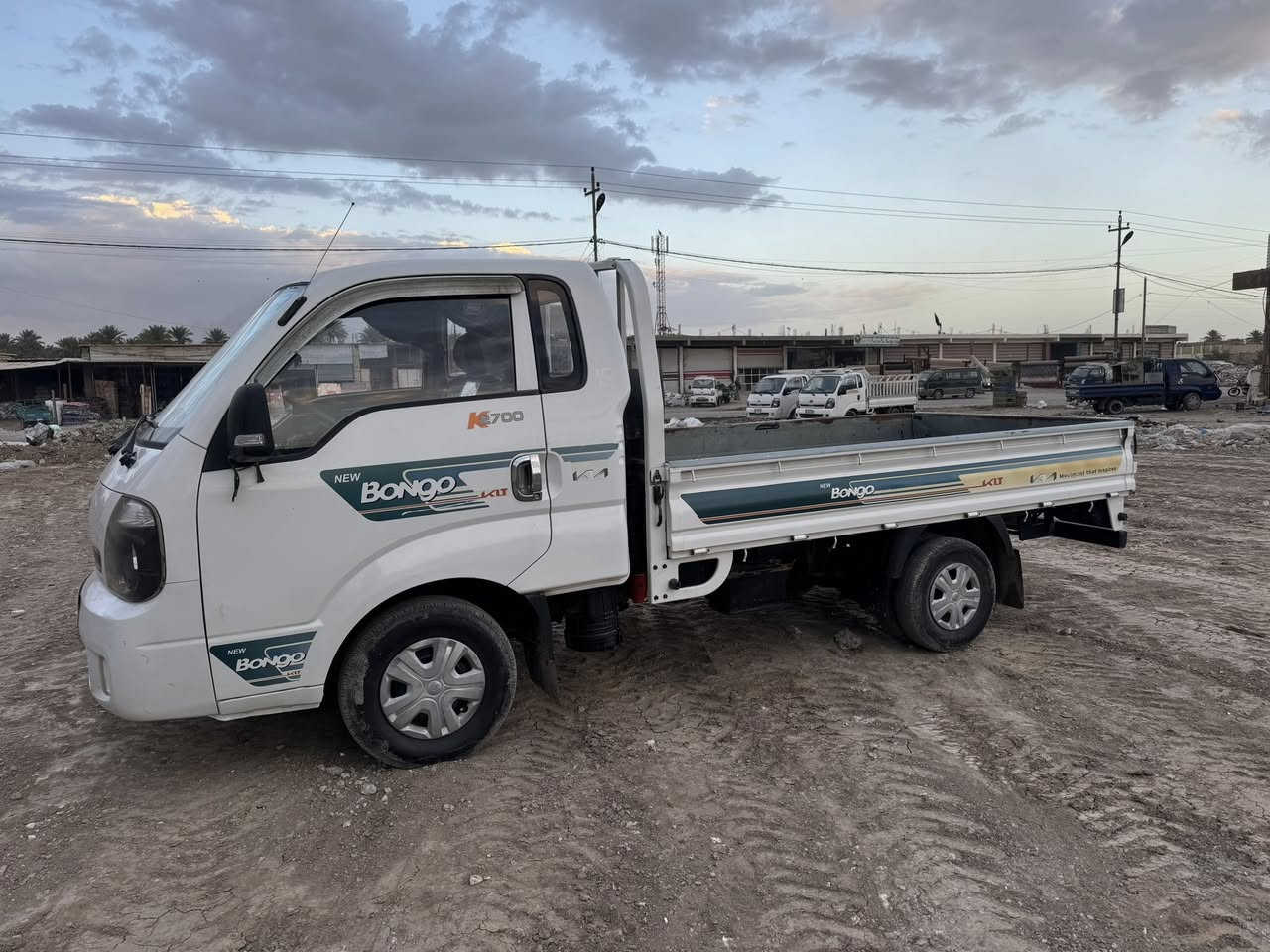 سلام عليكم سيارة للبيع كيه بنكو حمل موديل 2018
سيارة جاهزة مآل جناي مكفوله كفاله عامه شرط فحص 
مكفول من صبق والضربه والتبديل والخياس والفتح بلادية 
سيارة فول مواصفات احله من الصور 
 مكينة وكير واكسن مكفولات حداديه جديده 
 تخم تايرات تحويل مباشر سنويه جديده
السعر 117 مجال قليل 
للتواصل *********** /***********
