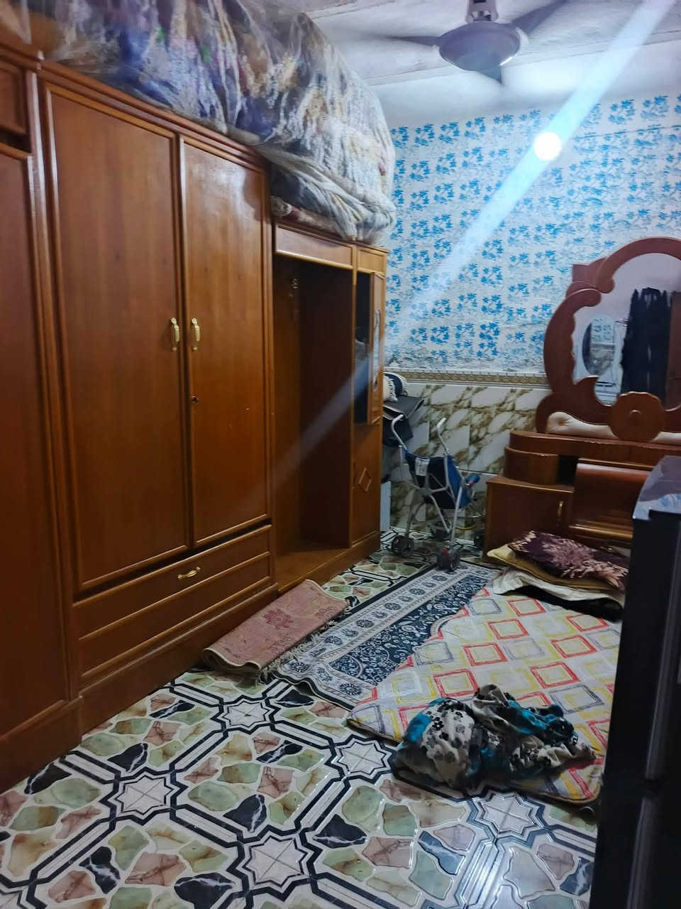 ياالله
سلام عليكم
البيت البيع طابو صرف
مساحه ((136)) متر داخل مسلك
البيت بناء قديم بس نظيف
يحتوي على استقبال وصاله مطبخ وغرفة
وصحيات 
طابق ثاني غرفتين نوم 
حي لحسين قديم قرب سوق جمله 
سعر البيت ((130)) وبي مجال 
استفسار اتصل
((***********)) ((***********)) اخوكم أبو عراق......
