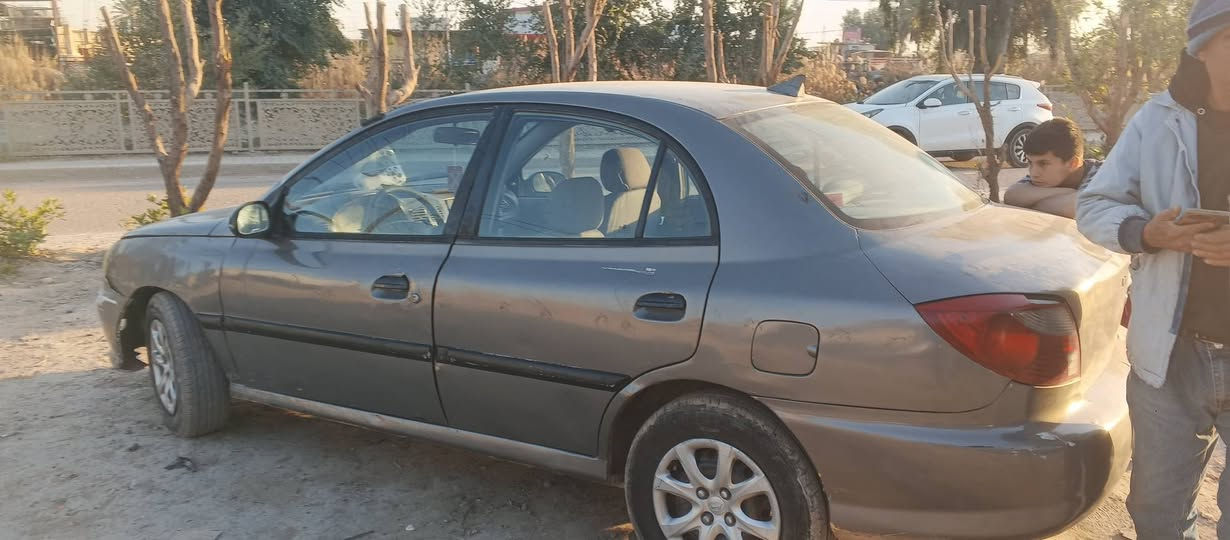 السلام وعليكم
كيا ريو موديل 2002 رقم انكليزي 
مكينه 1600وكير أو توماتيك 
السعر /٤٠ ورقه وبيها مال لطيبين 
العنوان /المحمودية ناحيه الرشيد  
الاتصال / ***********
