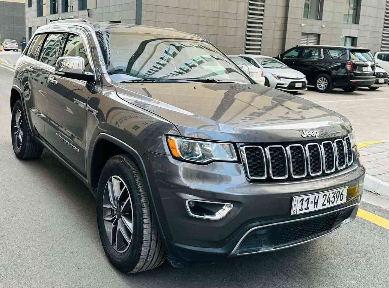 السلام عليكم
جيب كراند شيروكي 2020 أمريكي 

بدون حادث كلين 

 (السونار مرفوق مع الصور امريكا) 

مواصفاتها 

فتحه سلايد روف

بصمه تشغيل عدد (2)

،صندوق كهربائي، 

كشنات كهربائي و ذاكرة

تدفئه كشنات، 

قطعتين تبريد، 

كشنات جلد اسود 

، مكينه ٣٦٠٠ 

، وبيها مواصفات هوايه 

ماشيه 78 الف 

السعر 240$ ورقه وبيها مجال بسيط 

السياره جاهزه مابيها اي نقص
ماتصرف عليها دينار

*********** 📞📞
