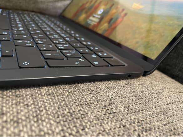 مرحباً شباب
متوفرة ماك بوك بهاي المواصفات : 👇

MacBook Air M4 13-inch
512 GB storage 
16 GB memory 
M4 chip 
10-core cpu 
10-core gpu
اللون اسود midnight 
تاريخ الشراء : 2025/8 

الحاسبة رهيبة ك اداء للمونتاج او الاعمال الهندسية او اي شي 
ببالك واستخدامها جداً خفيف على گد تصميم كم فيديو ونظيفة اخت الجديد وشخط ما 
 بيها وموجودة الكارتونة والشاحنة الاصلية مالتها وبعدها مشمولة بالضمان 
السعر المعروض : 1,550,000 
وبيها مجال بسيط للطيبين


**إذا كنت صاحب هذا الإعلان وتريد حذفه لأي سبب، رجاءا أرسل رسالة إلى الدعم الفني**