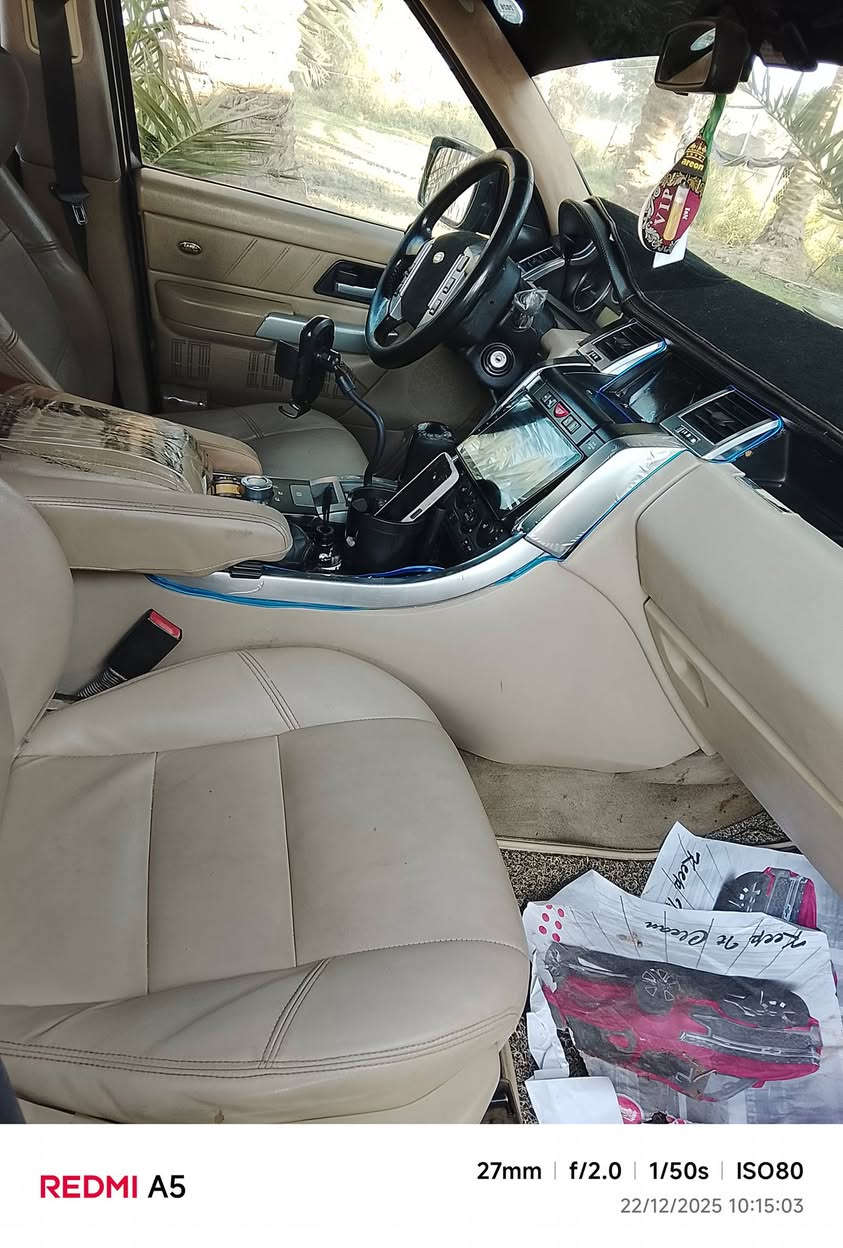 السلام عليكم 
  مراوس أو بيع.  شعندك نزل.  للبيع رانج روفر 2009 محدثه13
فتحه 
شاشه .. محوره لولي بدلات  مو جبولس يعني مرتاح
كامره خلفيه 
جلد بيجي 
كشن كهرباء 
مكينه 8 سلندر بدون سبورت
*********** مراسله وتساب 
***********
