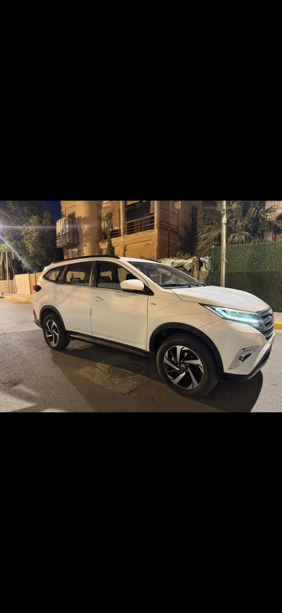 السلام عليكم عندي تيوتا راش 2020 خليجي مكفوله السياره السياره جديده 7 راكب  الموصفات بصفمه كشنات مغلفه قماش الأصلي مخمل اسود السياره للبيع السعر 155$ 
الاستفسار ***********
