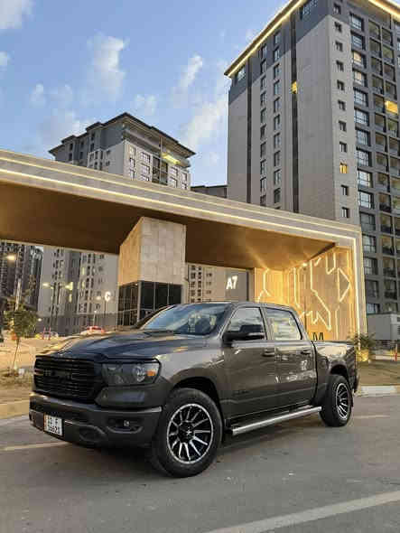 السلام عليكم دوج رام صحراي للبيع بسعر مناسب 
🚘 دوج رام 2022 – بك هورن (نص مواصفات) محدث سبورت 
✨ شاشة وسط | 🎥 
🛞 فور ويل | ⚙️ كير ماوس
📍 ماشية: 30,000 ميل فقط
🎨 حادثها جاملغ وبنيد بدلتهن بسبورت وحدثتهن  

📑 رقم بغداد إنكليزي جديد بسمي  | 📌 مكانها: بغداد حي الجهاد 
💰 السعر:280  وبيها مجال 
📞 للاستفسار: ***********
