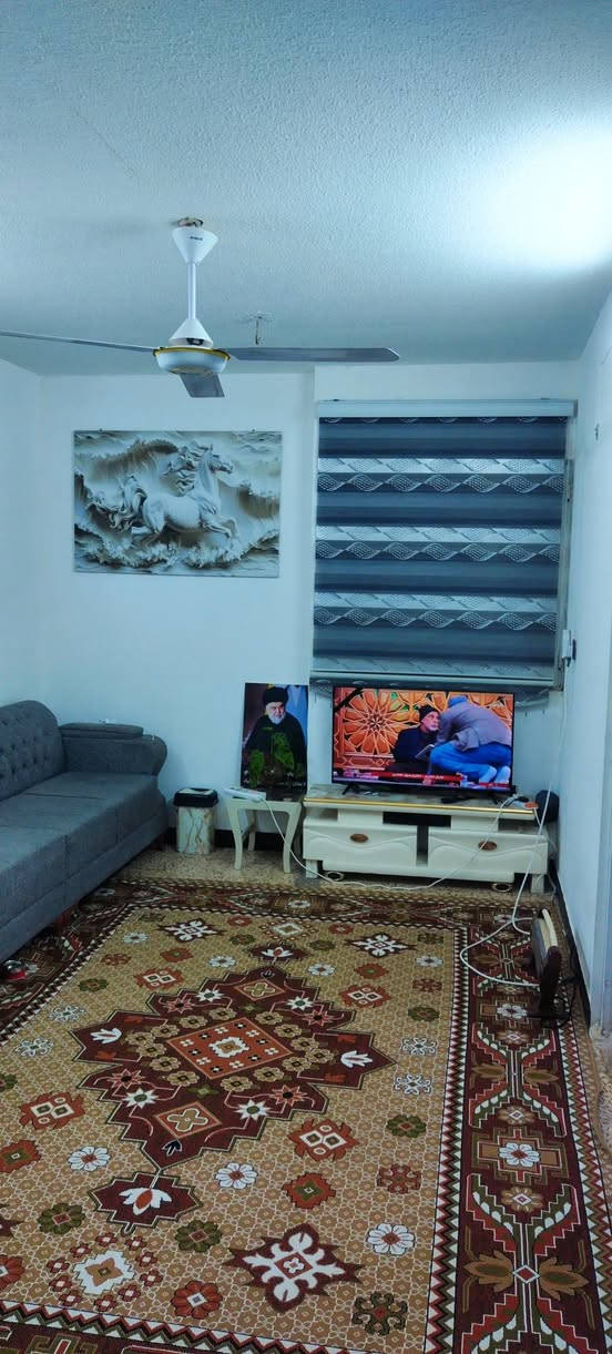 السلام عليكم مكلف بالنشر 
شقه طابق ارضي في العمارات الجديده الحجم الكبير بيها حديقه وطرمه كبيره شقه كلش مرتبه وشغل درجه اولى  معزوله وحدها
استقبال وغرف نوم عدد 2 وصاله كبيره وهول ومطبخ كبير حار وبارد صارف عليها كلش هواي كهربائيات وتأسيس جديد وتأسيس ماي جديد بيبان الداخل صاج جديد والخارجي حديد درجه اولى والموقع مميز وهدوء عماره 15 ارضي للاستفسار الاتصال على الرقم  ***********
