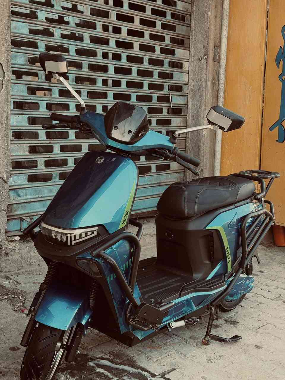 1- 6 بطاريات كرافين
2- المدى 60km 

3- السرعه 85 

4- مدرعه بدرع بالكامل 

5- الصندوق مساحته جبيره واسعه 

6- ديسكات خلفي وامامي وبريكات دهن 

7- الاطارا حجم 12 

8- تشتغل نضام السويج والسمارت كارت 

9- التاير الخلفي ينقفل مباشرتاً من تشلع السويج يعني متحتاج زنجيل 

10- بيها نضام الباركينك 

11- مثبت سرعه 

12- نضام مانع سرقه 

13- نضام ABS 

14- الدبلات هايدروليك تتحمل وزن 250kg 

15- ملفها 1800W نحاس 100‎%‎ 

16- الدراجه ضد المي بالكامل 

الدراجه امانة الله جديدة مامستعمله كلش قليل حتى نايلون المعرض بعده بيها والدراجه ماشاء الله على الي ياخذها السعر 850 وبيها مجال للشراي 

مكاني بغداد متواجد من الضهر وفوك 

*********** للاستفسار
