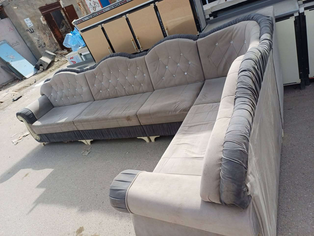 ديوان. 5 قطع 10 نفر سعر 200 الف
***********
يوجد خدمت توصيل
