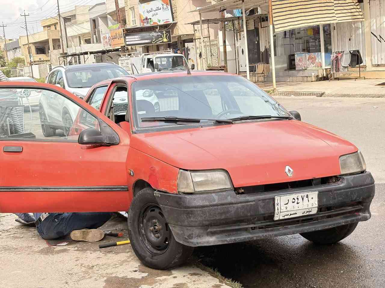 السلام عليكم رينو موديل 91
للبيع او المراوس 
كوبون ورقي بيها
كهربائيات شغالة 
كير بشرط 
مكينه بيها صرف يعوزها فقط رنكات
زوج درايم شفت جديد عليها 
باتري جديد كابريته جديدة 
جام الامامي جديد 
جامات كهرب 
طالب عليها 18 ورقه وبيها مجال 
شراي اتصل 
***********
