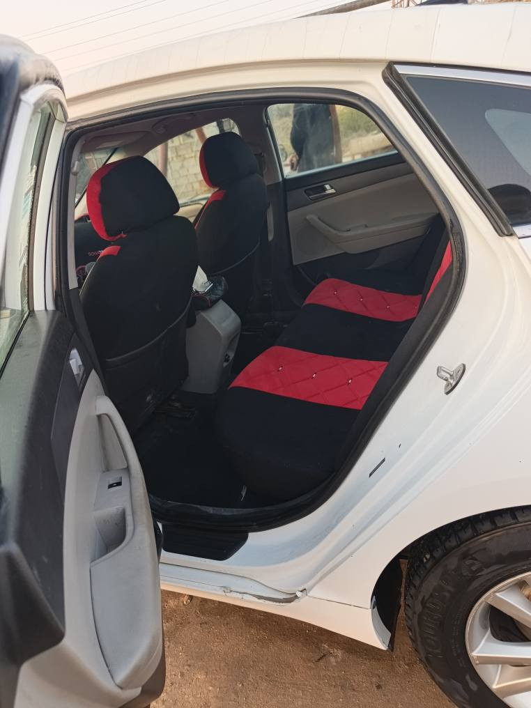 سوناتا 2017 رقم اربيل
مالكها من كربلاء. سعر 128 وبي مجال قليل
مواصفات
 شاشه كامره 
تحكم استيرن كروز مثبت مكينه 2400 Gdi بدون دونز (كير ومكينه مكفولات)
سياره بيها قطعه تبديل جاملغ امامي ايمن والباب بي رش فقط 

مكاني كربلاء ام الهوى
*********** بي واتساب كربلاء, العراق
