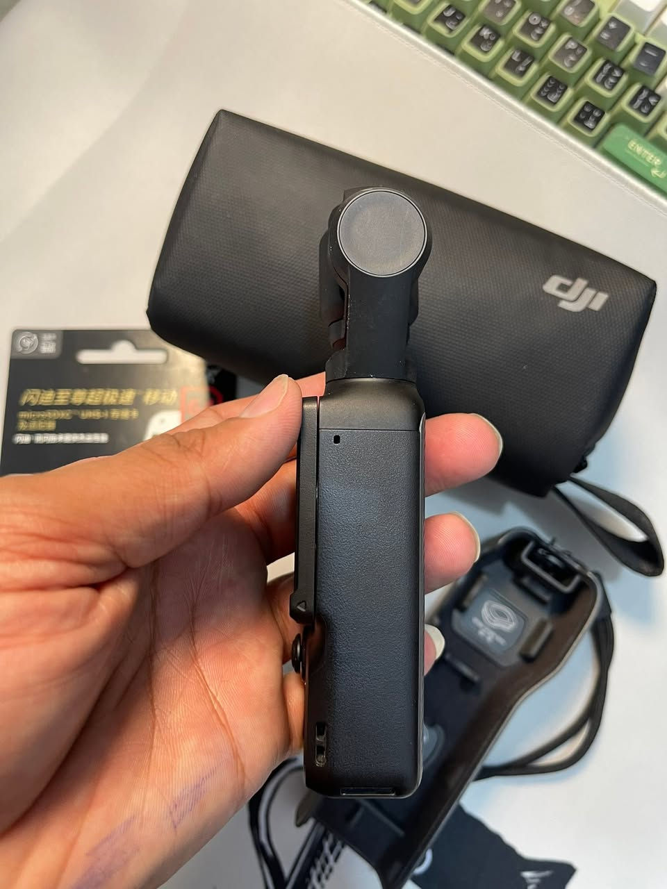 كامرة  DJI Osmo Pocket 3
كاميرا محمولة استثنائية لصناع المحتوى بفضل مستشعرها الكبير (1 إنش) وقدرتها على تصوير فيديو بدقة 4K بمعدل 120 إطاراً في الثانية. تتميز الكاميرا بتثبيت ميكانيكي ثلاثي المحاور وشاشة لمس دوارة تسمح بالتبديل السريع بين التصوير الأفقي والعمودي

ملاحظة كامرة وجنطه ورام فقط 🌺


**إذا كنت صاحب هذا الإعلان وتريد حذفه لأي سبب، رجاءا أرسل رسالة إلى الدعم الفني**
