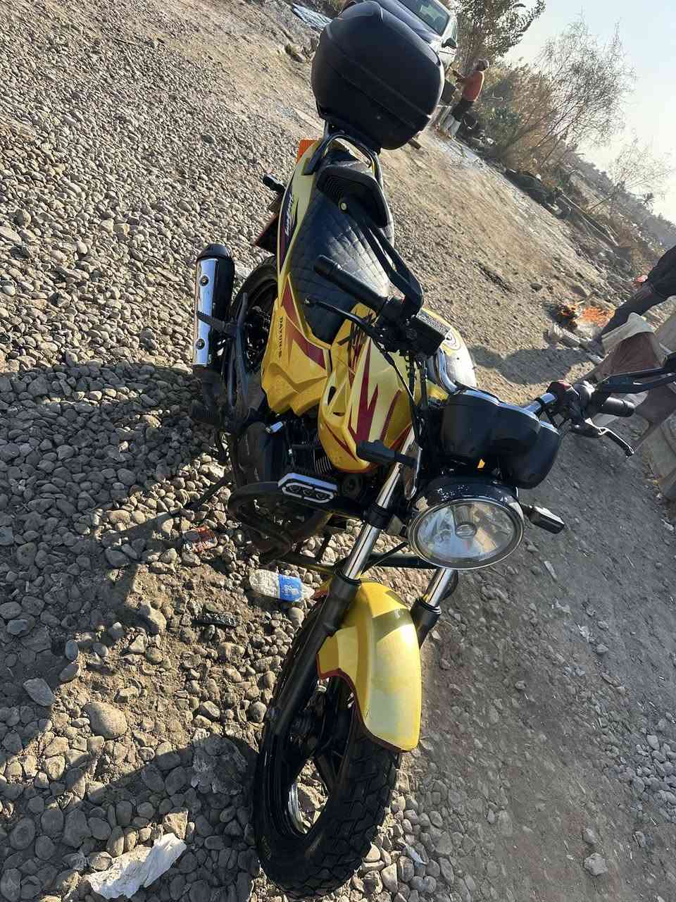 السلام عليكم دراجه دايوان للبيع نضافه خير من الله على وضع الشركه عليه سستم اناره مازده عدسه برروجكترات إماميه ورقم وسنويه تحويل مكاني الصويره طريق المطار ***********
