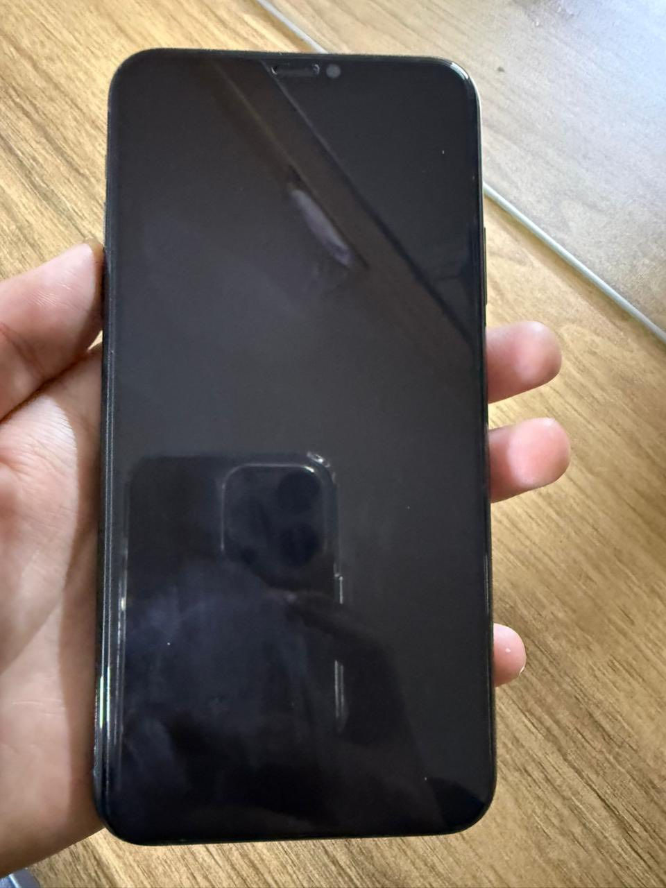 ايفون 11 برو ماكس ماستر مبدل شاشه خوش نوعيه وبطاريته76 وبصمة الوجه وكفت ويا التحديث الجديد سعره270 وبي مجال ..التواصل واتساب***********
