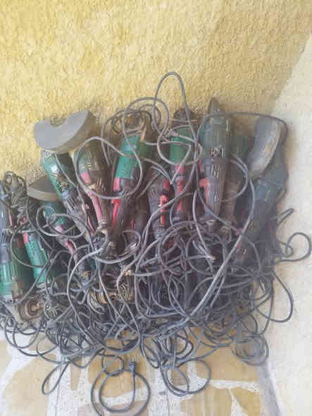 كوسره شركه الالمانيه  الحجم الكبير  اكو شغال واكو عوزهن فحمات واكو بس لكارت عطلان العدد ٥٤كوسره
٣٥منشار والباقي قطع مثل ماموجود بلصوره  شي على ١٢٠قطعه 
وهذا رقمي واتساب وتصال***********
