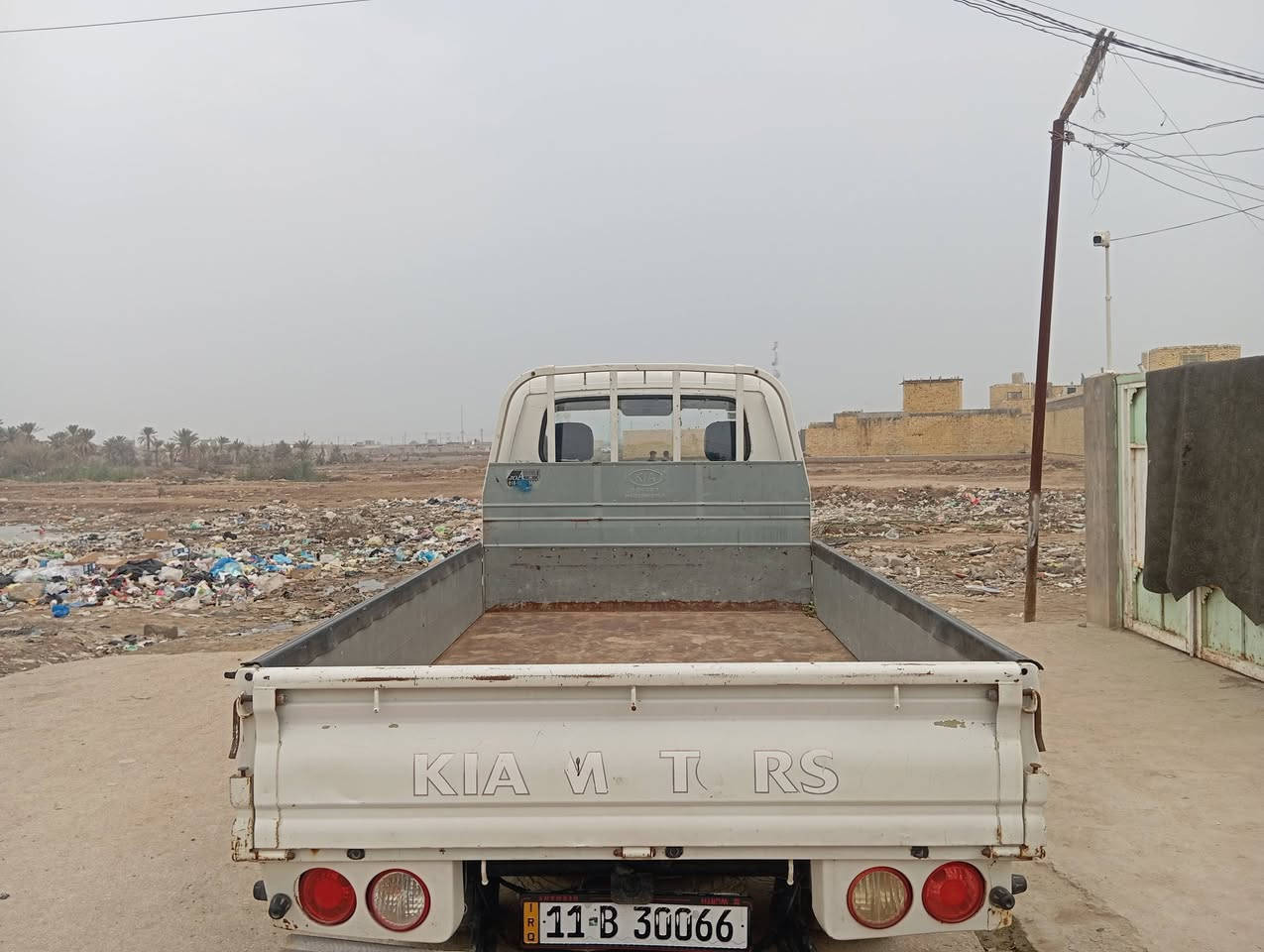 سياره كيا حمل للبيع موديل 2012 كفاله عامه رقم بغداد الجديدً سنويه 2031 داخله هزه وفحص محرك كير اكسل تخم تايرات سياره حلوة مال جناي شرط  كهربائيات كلهة شغالة مكان ناصريه قضاء شطره رقم السياره حلو مميز شراي يتصل رقم ‭***********
