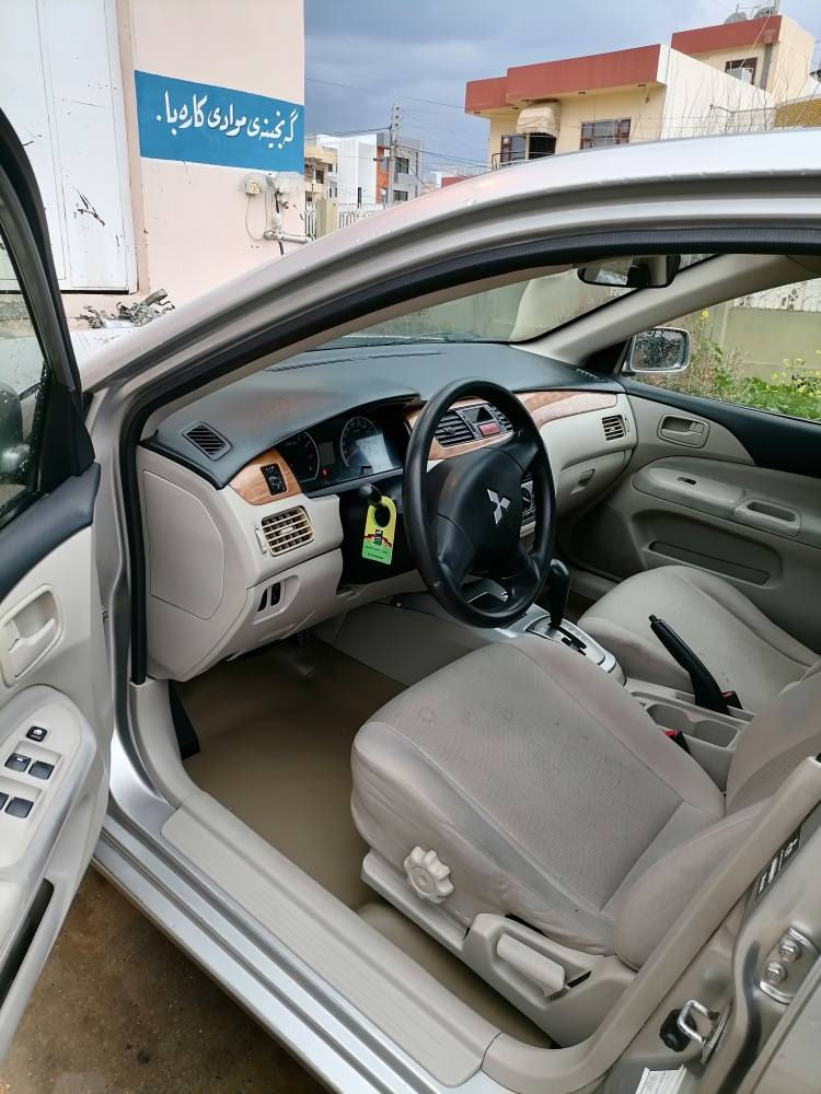 ***********
لانسەر 2011 مەکینە گەرە ناوزەرد ئۆتۆماتیک ئاوینە کارەبا جا کارەبا 
کاڵ بونەوەی نیە لەسەرساغی بۆنیدی بۆیاخە هیچ دەعمی نیە  تایەی تازەیە سەنەویتازەیە جام کارەبایە  کەم ڕۆشتوە 87$ معامەلە شربازهير, السليمانية
