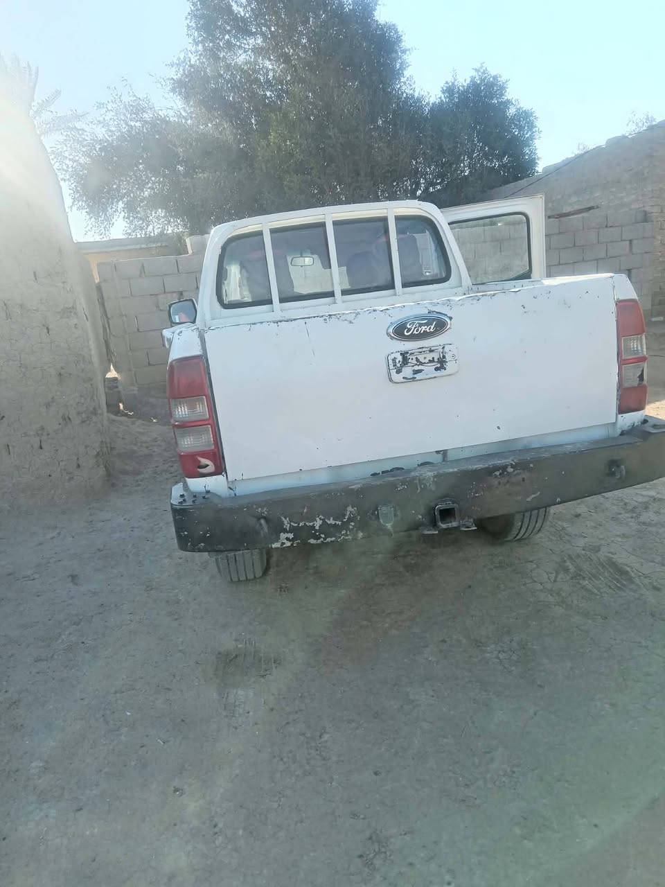 سلام عليكم فور رانجر سياره معاملته كامله باقي بس رقم يجي ونرقم 0771 365 3134
