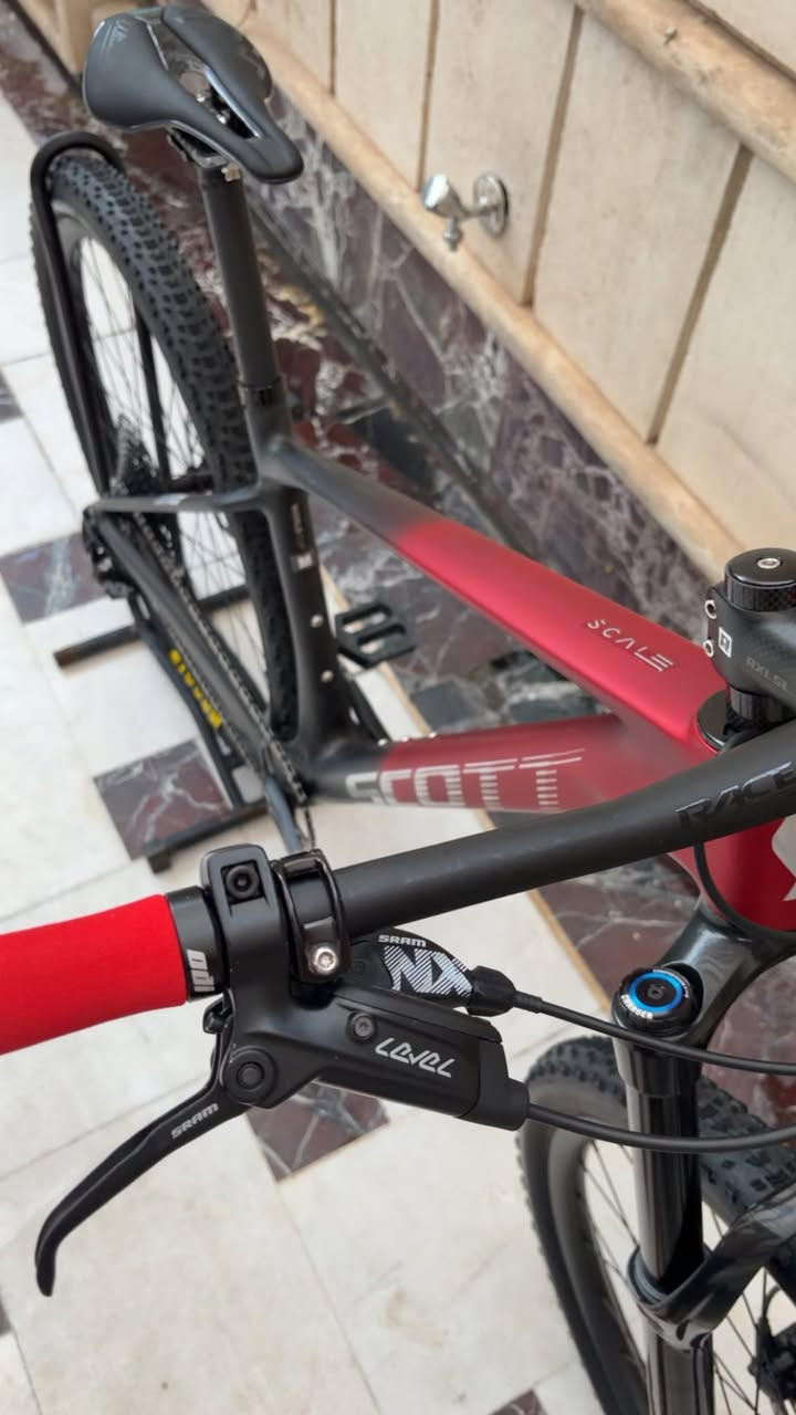 السلام عليكم
للبيع SCOTT SCALE كاربون 🌟 
حجم 29 
فريمM 
كروب سيت SRAM NX 
بريكات سرام 
اطارات MAXXIS ASPEN چوبلس 
دبل ROCK SHOX LYRIK 
ستيرن RACE FACE كاربون 
رگبه RXL SL كاربون 
بوري سرج SYNCROS كاربون 
سرج كاربون 
وياله كاربون

مكاني بغداد زيونة 710📍 
للتواصل/***********☎️ 
يتوفر توصيل جميع انحاء العراق🚚
