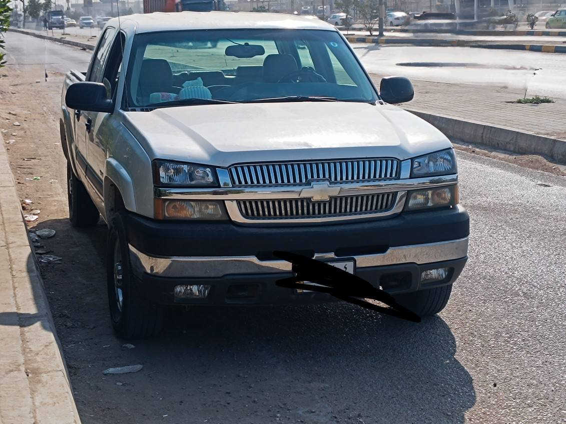 سلام عليكم سلفرادو.٢٠٠٤ رقم انبار بسمي سنويه ل٢٩ بلادي تخم تأير جديد باتري جديد صدر امامي خلفي جديد تراي وين ماريد سعر١١٥ وبي مجال ***********
