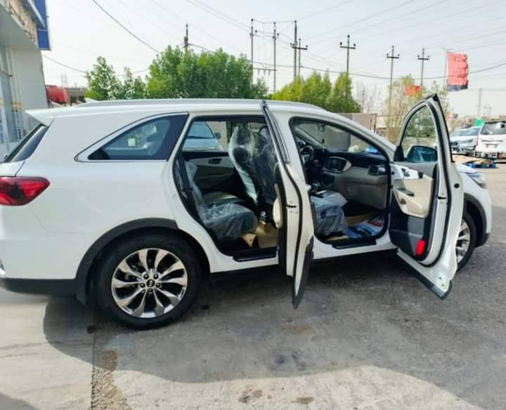 السلام عليكم 
للبيع كيا سورنتو موديل 2020 فول مواصفات قمارة حديد السيارة مكفولة السيارةباسمي الرقم الانكليزي هزة وسنوية جديدة لغاية 2030 ماشية 55 
مواصفات السيارة 
1-حجم المحرك 6 سلندر 
2- تحكم استيرن جهتين 
3- شاشة كار بلي بلادية 
4- اريل نفكيشن 
5- بصمة تشغيل+ ابواب
6- يدات نيكل
7- لايت لد 
8-لد امامي+خلفي
9- علامة السورنتو بالدوسة 
10- تخم تاير جديد 
11-مري شفط 
12- كشنات جلد 
13- كشنات كهرباءعدد2 
14- حساسات امامية + خلفي
15-انظمة قيادة عدد 4 
16- 3 قطع تبريد 
17-سبعة راكب
18 - صندوق كهرباء 
19- بردات خلفية 
20- ويل حجم 19
21- شاحن واير ليس + بلوتوث
تحويل ثاني يوم 
مكان السيارة البصرة 
السعر المطلوب 263 وبيه مجال للطيبين للاستفسار الاتصال واتساب ***********
