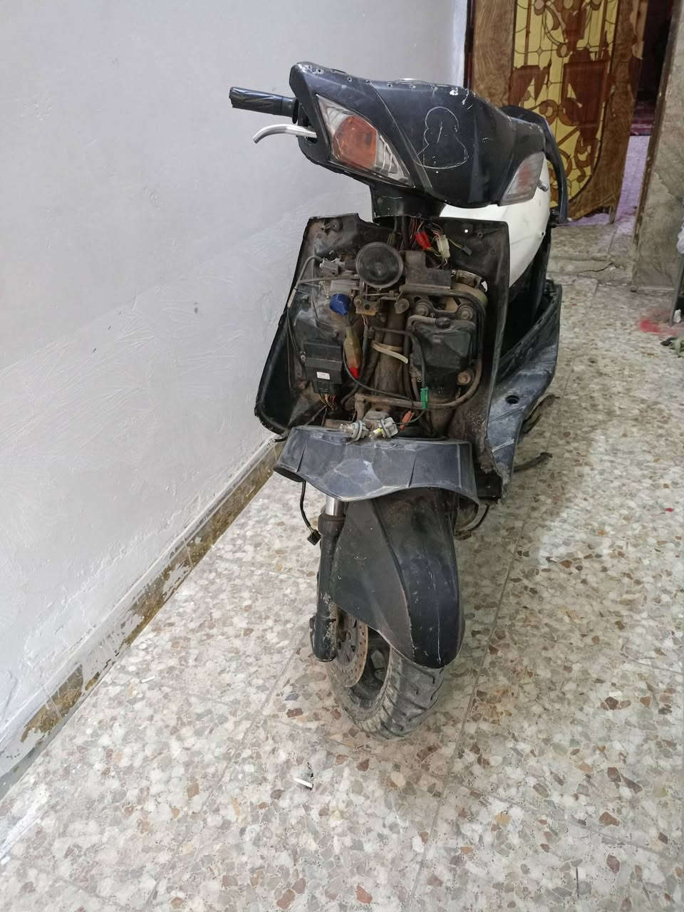 سلام عليكم متاح دراجه سكنس فحل نوزل كوم حديد ادير متستغل كهربائياته كله شغاله ادير  ماعرف شبيه كوم حديد اذا اكو مراوس بدراجه فراشه فضائي عادي اراوس وذا بيع السعر 200 اتحمل وتروح هذا رقمي***********. بغداد مدينه الصدر
