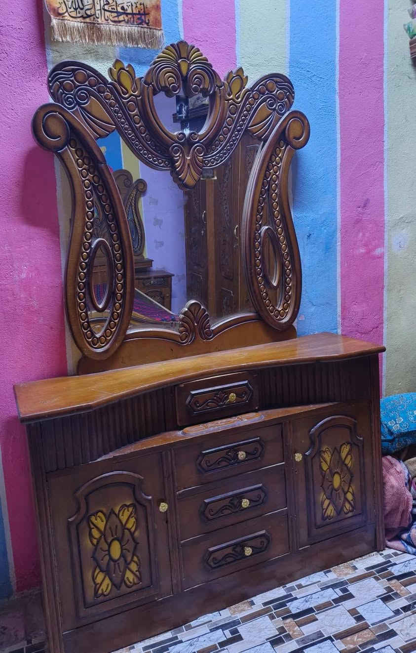 غرفة صاج نضيفة كامله 
وسعرها 750 بيها مجال 
شراي تصال أو راسل رقم ***********
