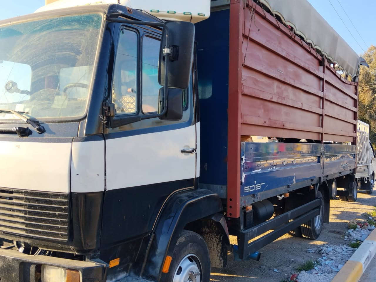 سلام عليكم  عندي اتيكو لبيع  مديل ٨٥ 
تحويل ثاني يوم مكينه خير من الله لا صرف ولا تنقيص السيارة 
جاهزة من كلشي تايرات جديدة السيارة كل
٣ايام اروح لسليمانه باب الخلفي كهرباء
السيارة مابيها أي نقص تانكي كاز ٢٥٠لتر
صدر سيارة امامي خلفي جديد كامله
***********اي سوال اتصل أو تدلل
مكمله الاتصال ***********
