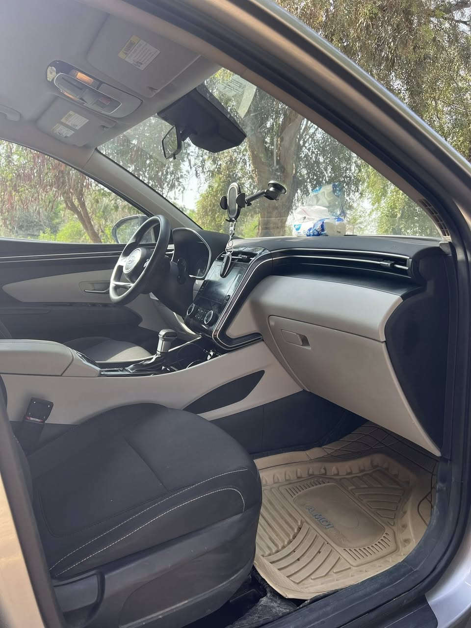 سلام عليكم توسان 2023 امريكي لبيع فول موصافات دخل بيحي واسود مرقمه وكامله تحويل ثاني يوم السعر 192 وبيها مجال لطيبين بيه فقط قطعه تبديل البنيد ونفس الون والسونار موجود وبيه بارد قليل 
***********
