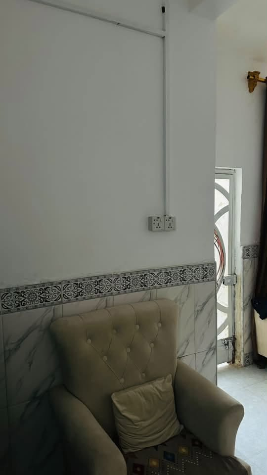 بيت للبيع ١٠٠ متر امامي ٥x٢٠عرض الشارع ١٢ متر
حي الفداء مقاطعه ٢٤ يحتوي غرفه وصاله ومطبخ وصحيات داخليه ومنور وطارمه كبيره استقبال ماكامل 
البيت سيراميك بناء عكاده فرمستون ***********
