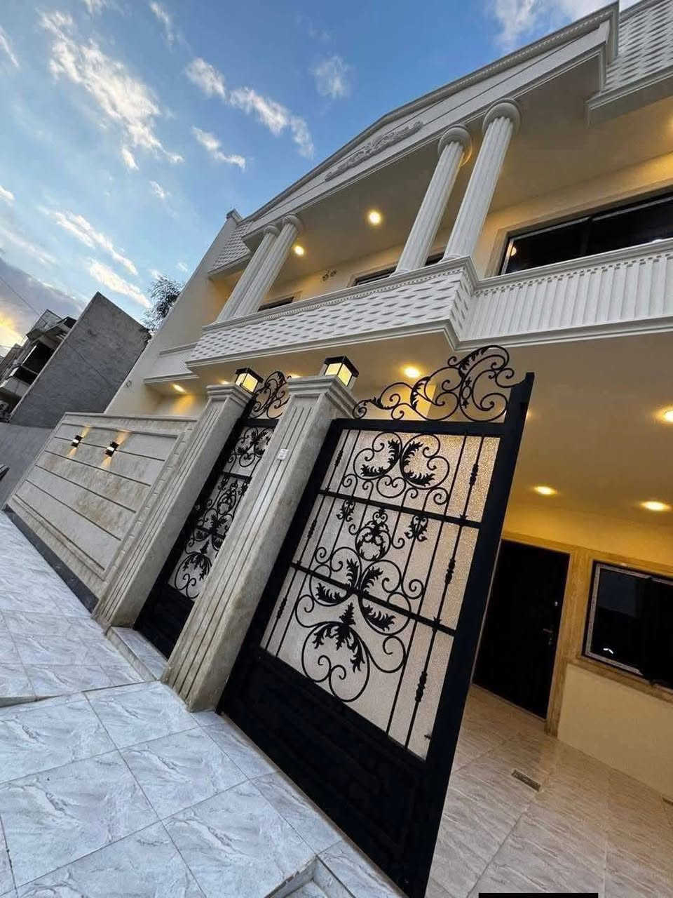 السلام عليكم ورحمة الله وبركاته #مكتب_الغوالي

بيت للبيع في حي البكر قرب جامع الشهيد مجول 

🔹 المساحة : 160م ، الواجهة : 10م طابقين 6 غرف نوم

🔹 بناء حديث زيرو بناء هندسي على الطراز الملكي 

🔹 اساس البيت ومراحل البناء مصور لدينا بالكامل 🎥

🔹 سند طابو ملك صرف شرط تحويل وقرار التمليك

ط1 : كراج ، استقبال ، هول ، مطبخ ، غرفتين ، صحيات

ط2 : اربع غرف نوم ، هول ، صحيات ، سطح ناصي و عالي

مجهز بالكامل بكافة الانظمة الحديثة -

دكتات - سبالت - غسالات - انترنيت - دشات - كاميرات

للاستفسار اكثر مراجعة #مكتب_الغوالي الكائن في حي السماح الاركان قرب مدرسة السماح الابتدائية وقرب مول القمه على شارع 20 او الاتصال على الارقام التالية -

***********

***********
