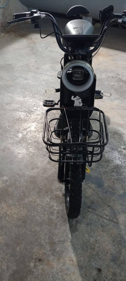 للبيع السعر 300 وبي مجال بسيط موديل 2025 
ومحتاج بس بطاريات لان متروك 
***********
