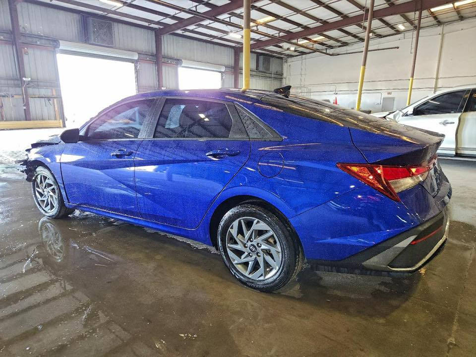 النتراء موديل 2024 حاليا بالعقبه قبل 3 وصلت للعقبه هذا حادثها موضح فقط بنيد 
بصمه تشغيل 
شاشه متصله كامله مواصفاتها معروفه الانتراء 
ترهم كتاب شهداء توصلك لباب بيتك او لليوسفيه
السعر ب107 وبيه مجال  داخل الميناء سعرها بدون تصليح وبدون كمرك 
ع كتاب الشهدا ب120 واصله بغداد 
مكاني بغداد مدينه الصدر 
***********
