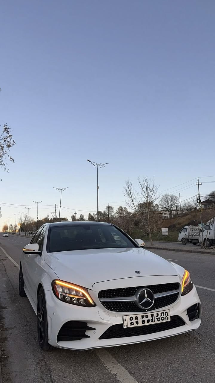 السلام عليكم
ارخص C class بالعراق بهذا الموديل 
C300 amg أصل
فول الفول 1/1 موديل 2019 دفع خلفي المرغوب 
 
صندوك كهرباء ، 5 كامرات ، فول رادارات 
إنارة داخلية 64 لون 
ميموري سيت 
حزام الأمان كهربائي 
دبل ماوس 
7 أنضمة قيادة
 وبعد كلش هواي مواصفات  

(السيارة كلين تايتل وارد أمريكي 
هنا بالعراق صار بيها 4 شخوط خفيفة جداً مامبينات أثر خباثة) 
السيارة ماشية 105ميل+صفر مسج
رقم دهوك السيارة بأسمي تحويل ثاني يوم 
*********** 
السعر 
245$
