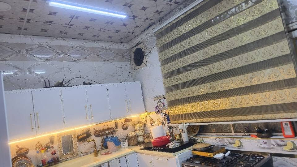 دار للبيع حي اريدو قرب ساحه شريف كونكريت طابقين اربع غرف نوم ثلاث مجاميع صحيه معزول حاليا شقه وبيت مطلوب مبادره 50 مليون  الاستفسار *********** ناصرية, ذي قار
