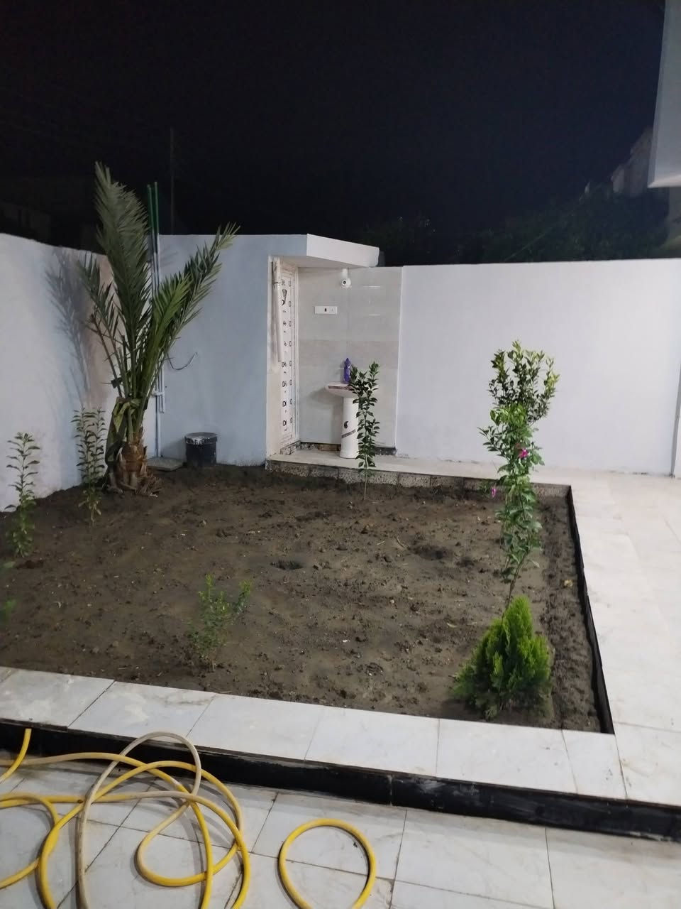 دار طابوا صرف مساحه ٢٢٠متر طابقين ٣غرف نوم مع صاله كبيره هول مجمع صحيات حديقه كراج سياره موقع ممتاز كافه الخدما طويريج حي الشهداء الشارع العريض فرع ٤ تفاصيل على الخاص مكتب حيدر للعقار *********** السعر ١٦٠ مليون مع المجال بسيط
