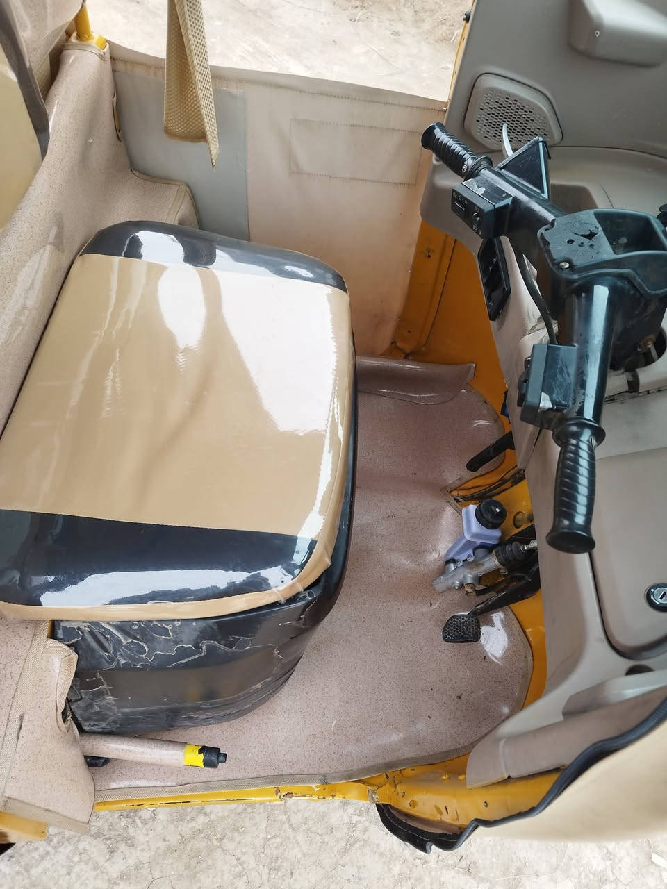 السلام عليكم تكتك 21 نضيفة أوراق أصولي مال جناي الله شاهد تايرات جديد ولوي ودبل وصليب وجاروب من كلشي التكتك نضيفة ومال جناي بس صار ضرف احتازيت وريد ابيعهة وبلعافية على الياخذهة السعر 7 وبيهة مجال قليل الشراي الاتصال على الرقم *********** غير متواجد على فيس بوك
