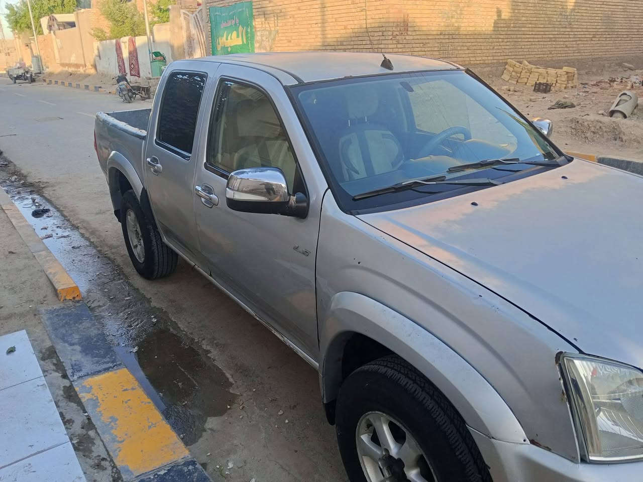 ازوزه البيع موديل 2008  محرك 3000 كير عادي 
***********
