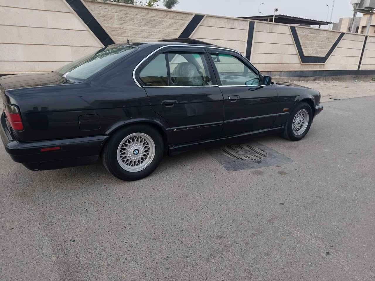 السلام عليكم بيئم للبيع حجم 530مسكر مكينه 8موديل 1995سياره جاهزه مصبوغه عام بدون حادث فول مواصفات داخل جلد فتحه كهرباء جام 4كهرباء تبريد تخم تاير حدايده نص عمر مكينه كير مكفولات رقم انبار دولي تحويل مباشر سنويه لل30سعر 65وبيها مجال ***********مكان بصره زبير مراوس اراوس راسل واتساب ماسنجر مااتواجد
