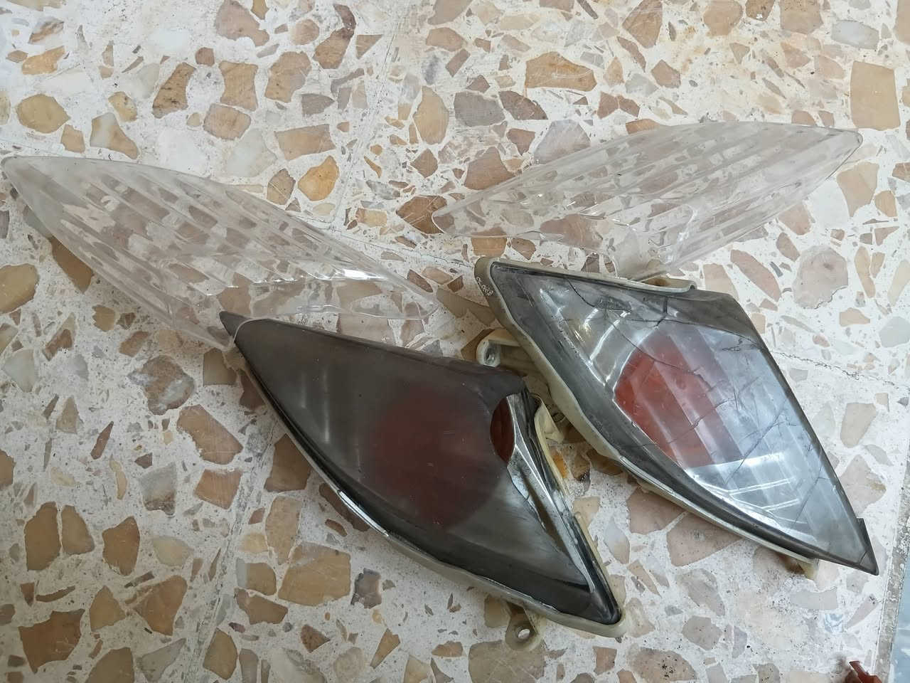 سلام عليكم من رخصت الادمن 
غراض سكنس فحل نوزل للبيع 
مازدة امامية+خلفية
اشاير اماميات عدد2
سواد بجم ستيرن 
مثلث مال بجم
قبق البانزين كامل
مجموعة اشاير صفحة يسرى فقط
مرايات
قبق هندر بس بدون هندر 
هورن 
مكاني بغداد ابيعهن كلهن شلع 
متواجد خاص ففط


**إذا كنت صاحب هذا الإعلان وتريد حذفه لأي سبب، رجاءا أرسل رسالة إلى الدعم الفني**