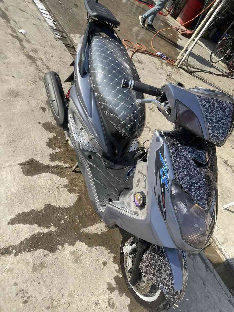 السلام عليكم الي ميعجبه لا يعلق ولا يراسل
سكنز فحل ياباني فول مكفوله كفاله عامه مكينه بلاديه ابلاديه شلعه ومعدل وفول عداد اكتروني نوزل الدراجه نكره ابي وقت الدراجه كامله مكمله مابيها 
اي نقص فول ابلاديه دراجه بل عافيه عل ياخذها 
بيها تزويد خفيف بس كاعده وحلوه ومرتبه 
السعر مليون ١٥٠ وبيها مجال قليل 
مكاني بغداد دوره حي الصحه 
اتصل وتدلل ***********
