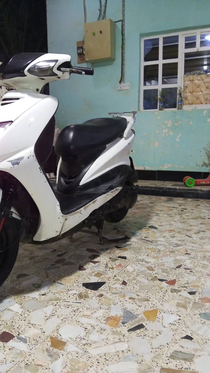 اسلام عليكم دراجه للبيع سكنس نثيه كلهة شغاله سلف هندر كلهة شغاله مكاني ديالئ لغالبيه لسعر 450او بيه مجال  رقمي ***********
