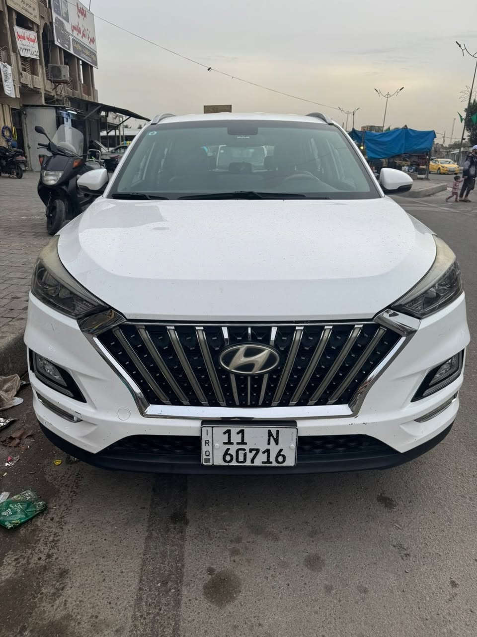 السلام عليكم 
توسان 20 
خليجي 
فول مواصفات عدا البنوراما 
بيهه باب السائق مبدل بلادي بدون صبغ 
ماشيه 81 
السعر 195
***********
