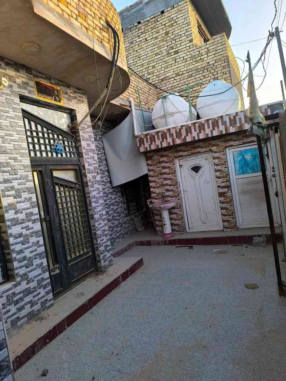 للبيع بيت بحي الفلاح مساحه 222 م/طابو/غرفتين وصاله ومطبخ وديوانيه صحيات  كونكريت  /طابق ثاني بس/صاله/الاستفسار *********** بي واتساب
